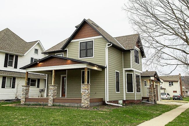 Image of 310 E Broadway St