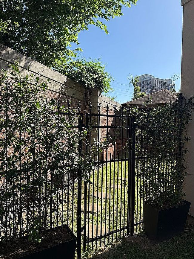 Image of 607 Oakley St Unit 5