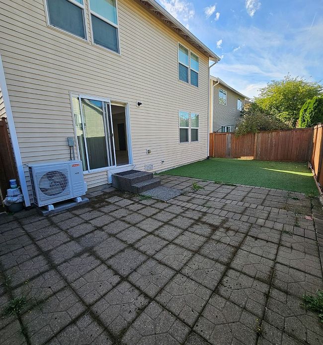 Photo of 309 Kirkland Pl Se, Renton, WA