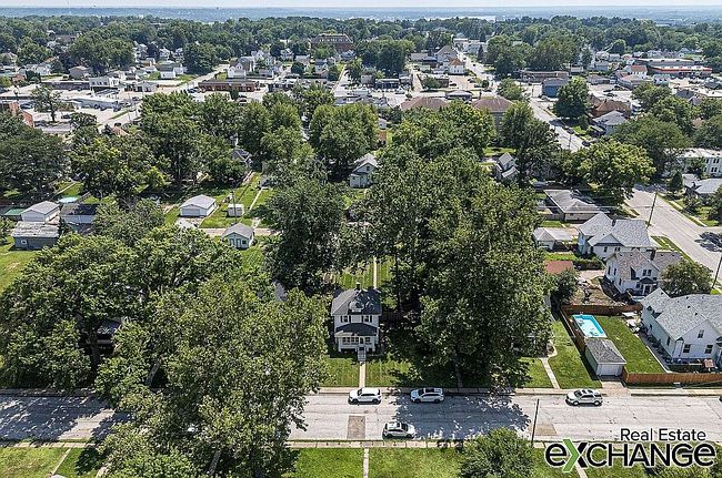 Photo of 1437 W High St, Davenport, IA