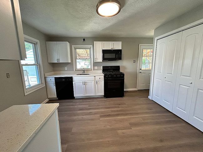 Photo of 109 March Dr, Collinsville, IL