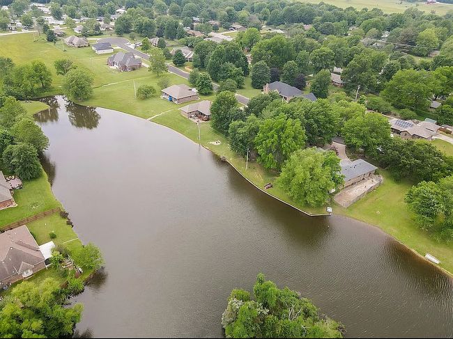 Photo of 718 Lakeview Dr, Aurora, MO