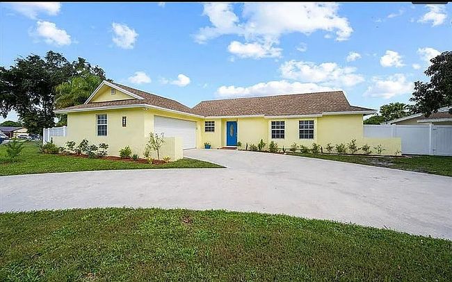 Photo of 246 Natchez Ct, Royal Palm Beach, FL
