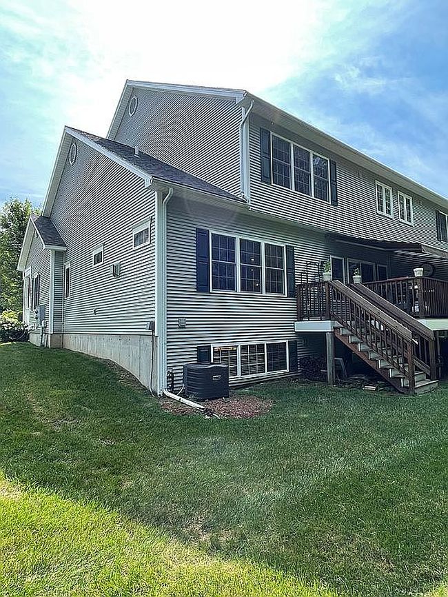 Photo of 36 Dunbar Dr, Essex Junction, VT