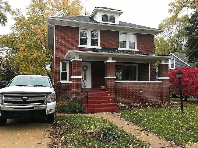 Photo of 261 E Webster St