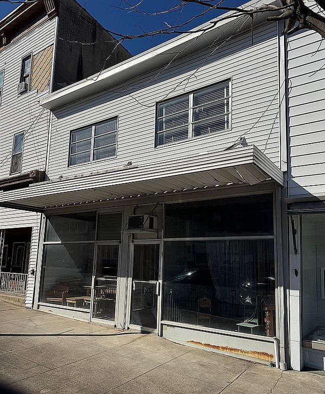 Image of 208 S Oak St