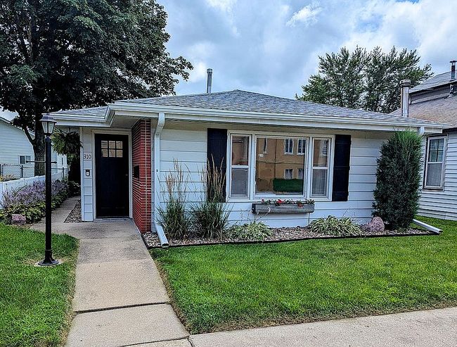 Photo of 310 E Jefferson St, Winterset, IA