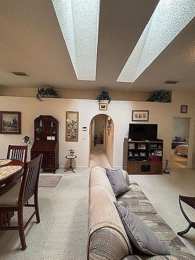 Photo of 3610 Bridgewood Dr, Jacksonville, FL