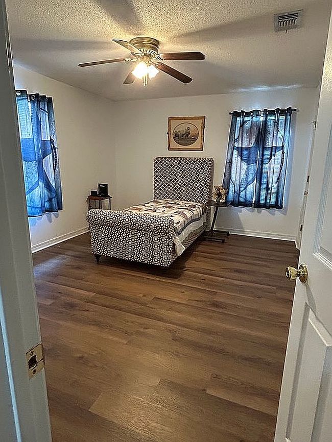 Image of 4926 Blue Ribbon Dr