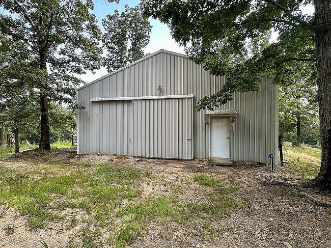 Photo of 170 Blue Bird Ln, Linden, TN