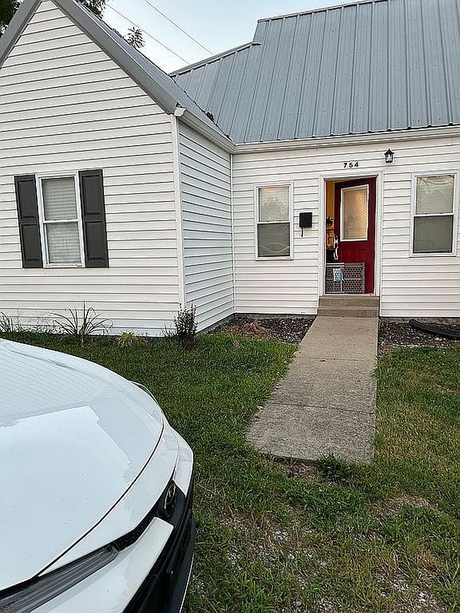 Image of 754 E Main St