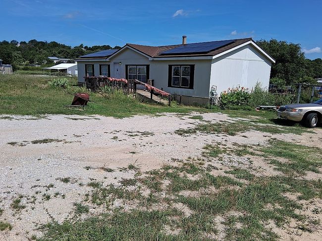 Photo of 406 Hilltop Meadows Ct, Springtown, TX