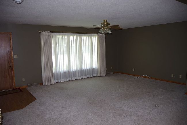 Photo of 1013 Maple Dr, Manning, IA