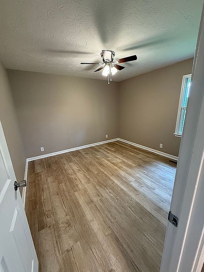 Photo of 204 Bluebird Ct, Lawrenceburg, KY