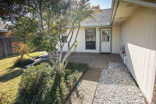 Photo of 7117 Ridgeview Dr, Rowlett, TX