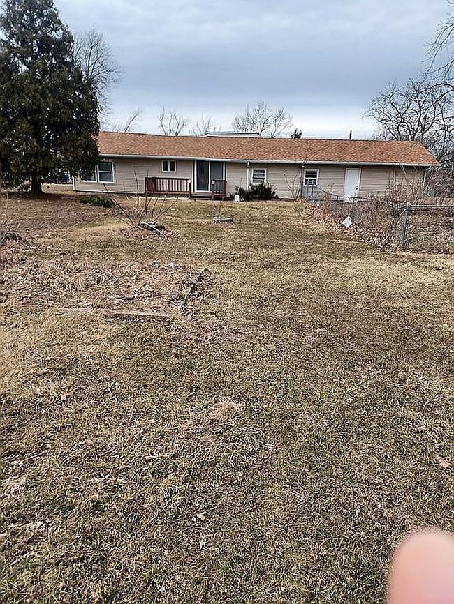 Image of 415 W Pleasant St