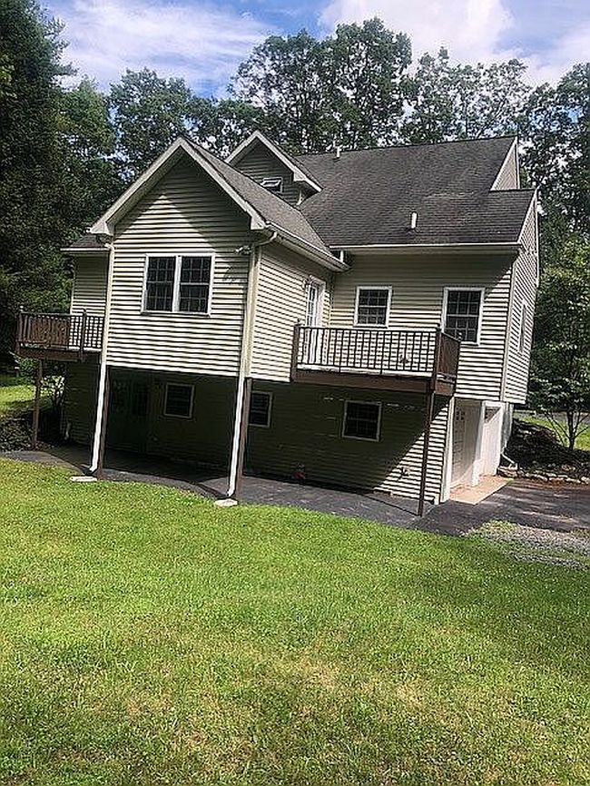 Photo of Fawn Ridge Dr, Hawley, PA
