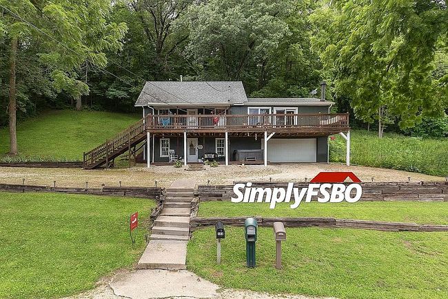 Photo of 1204 N 2nd St, Le Claire, IA
