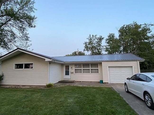 Photo of 222 Pine Dr