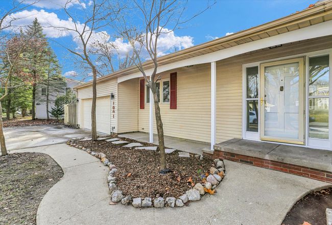 Preview of property located at 1001 S Mattis Ave