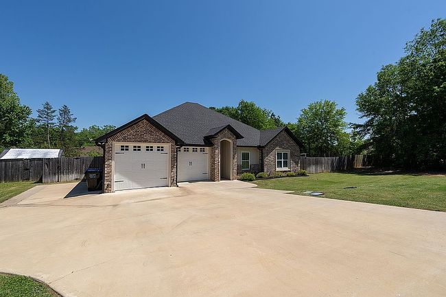 Image of 2102 Katie Lee Ln