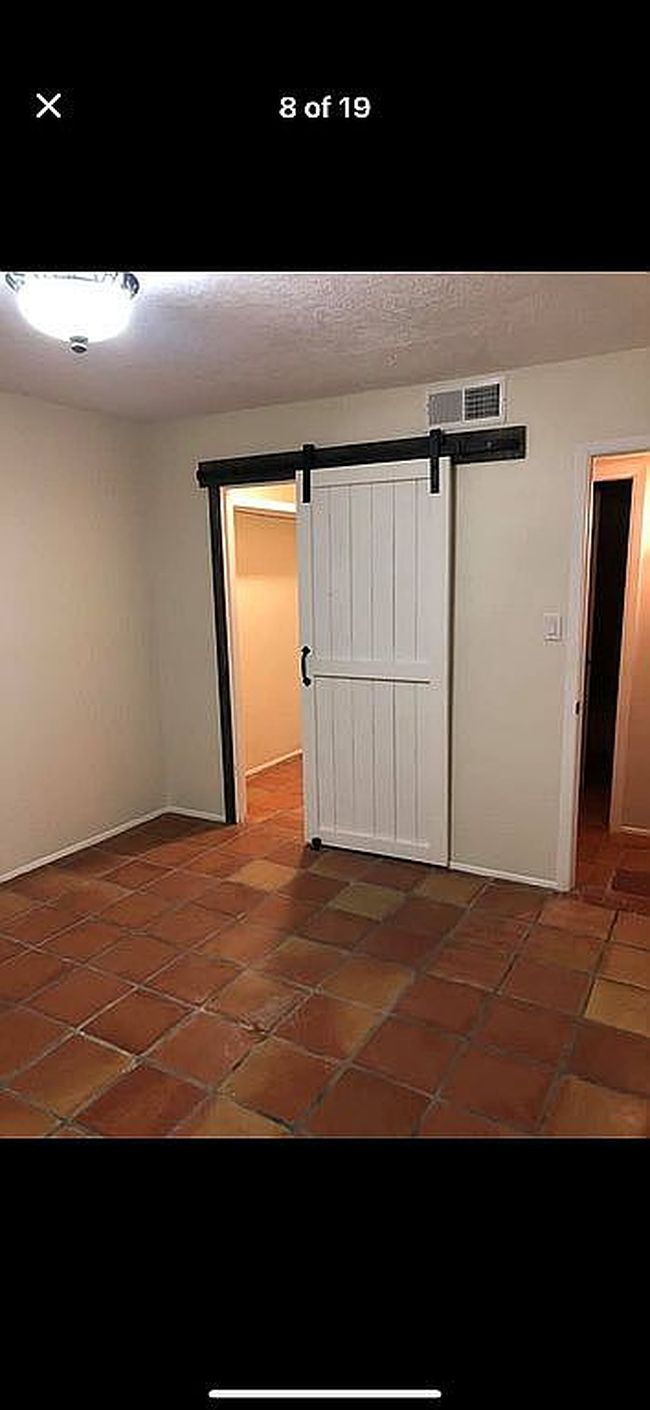 Image of 1072 Village Way