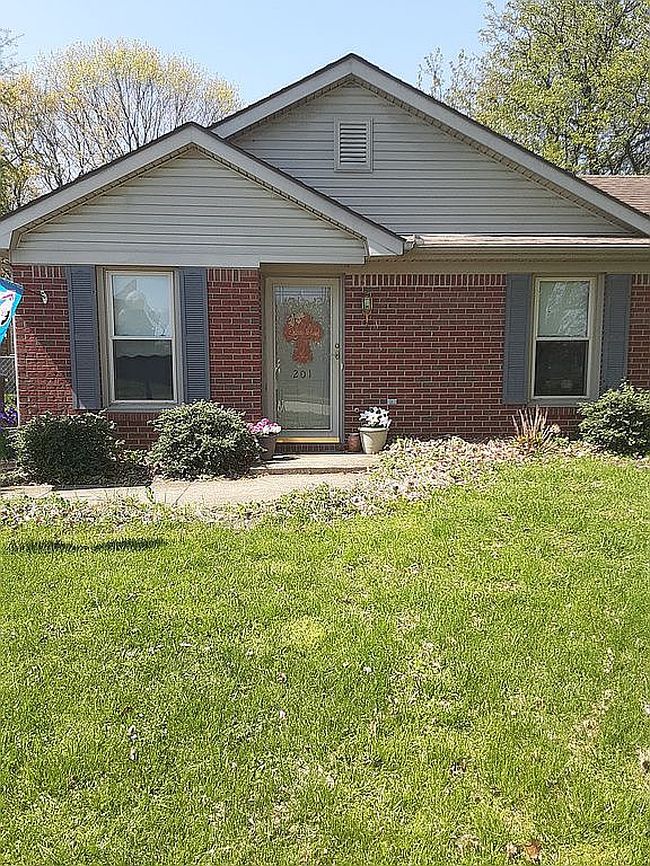201 Turf Ct, Frankfort, KY