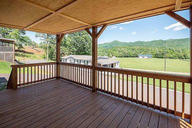 Photo of 62 E Emerald Ave, Franklin, NC