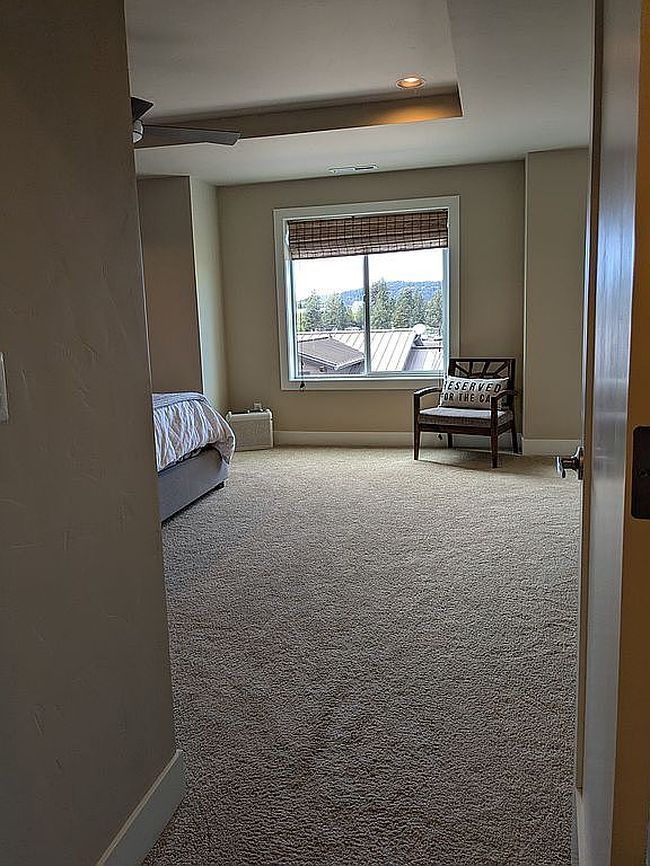 Image of 884 Sw Theater Dr