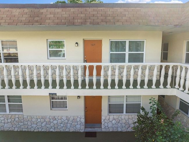 Image of 923 22nd Pl Apt 209