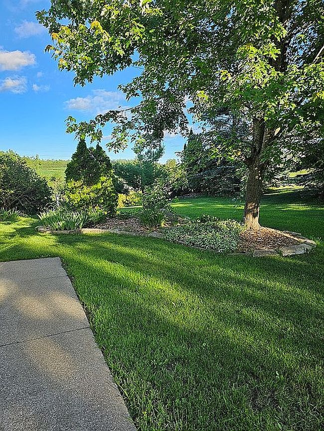 Photo of 976 N Summitview Dr, Gaylord, MI