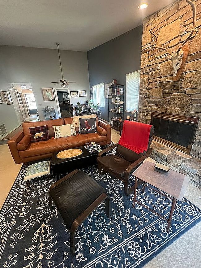 Photo of 305 N Scarlet Oak Ln, Hendersonville, NC