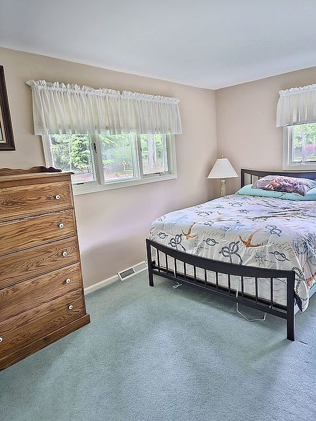 Photo of 100 Maple Ave, Frankfort, MI