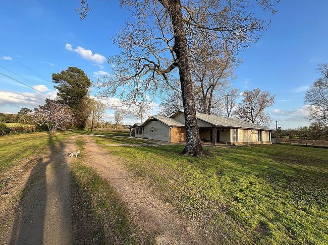 Photo of 415 Crooked Rd, De Queen, AR