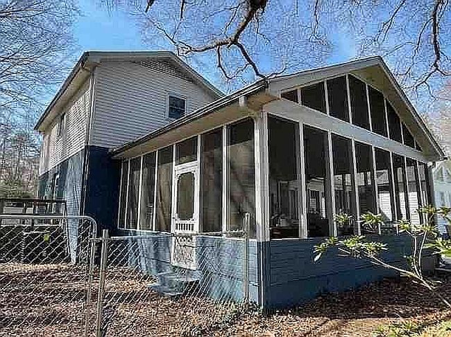 Photo of 213 Harts Ln, Simpsonville, SC