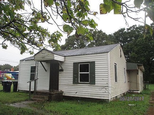 Image of 1135 Ne Grand Blvd