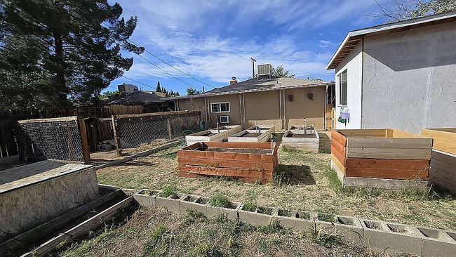 Image of 733 W Graaf Ave