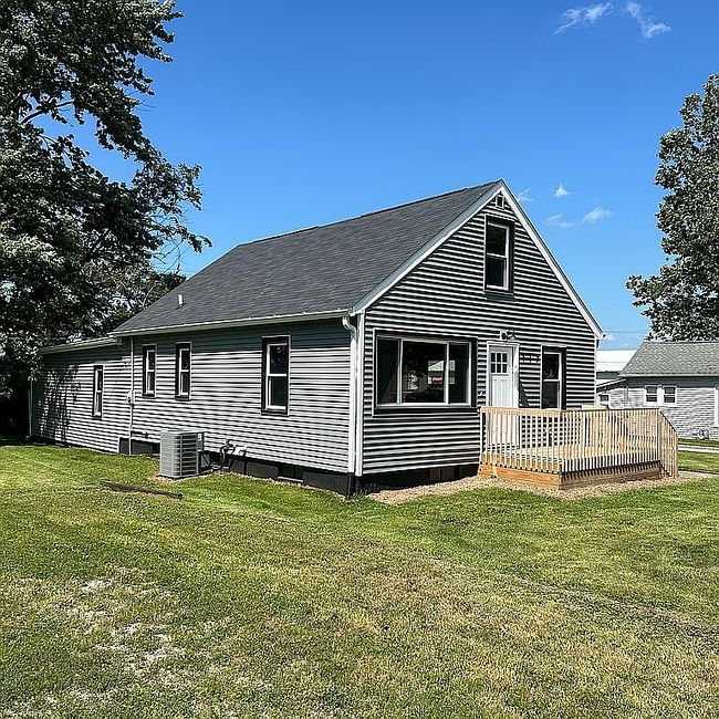 Photo of 117 E Pulaski St, Williamsville, IL