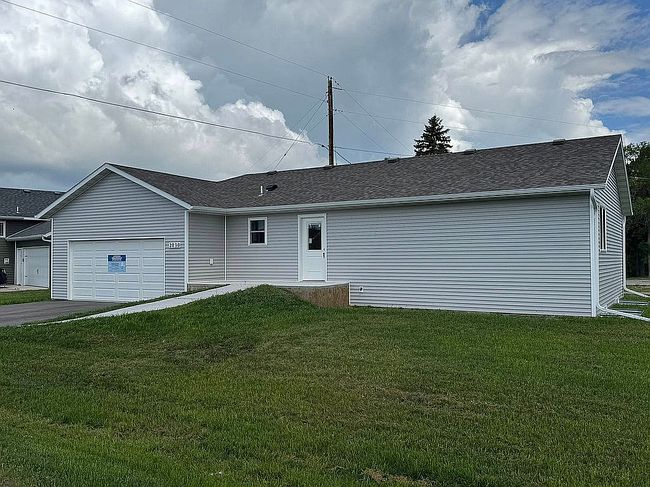 Photo of 2030 Nelson Dr, Thief River Falls, MN