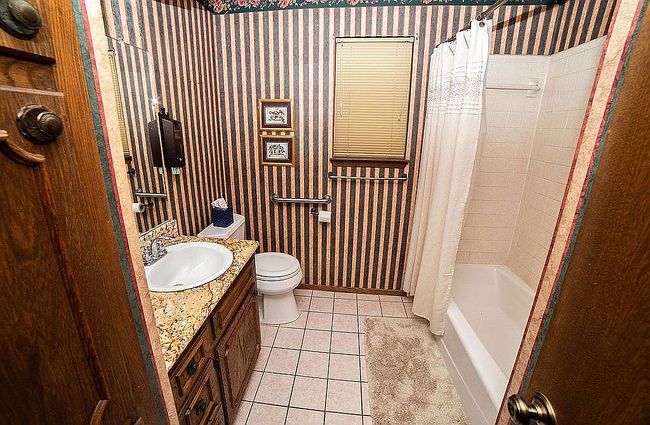 250 Hickory Dr, Elgin, TX