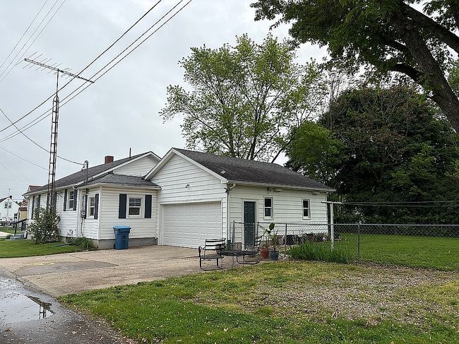 Image of 215 Belmont St