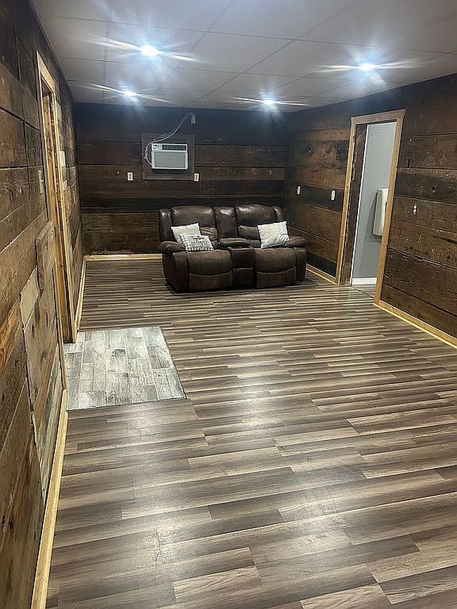 Additional photo 1 of property located at 600 W Commercial St