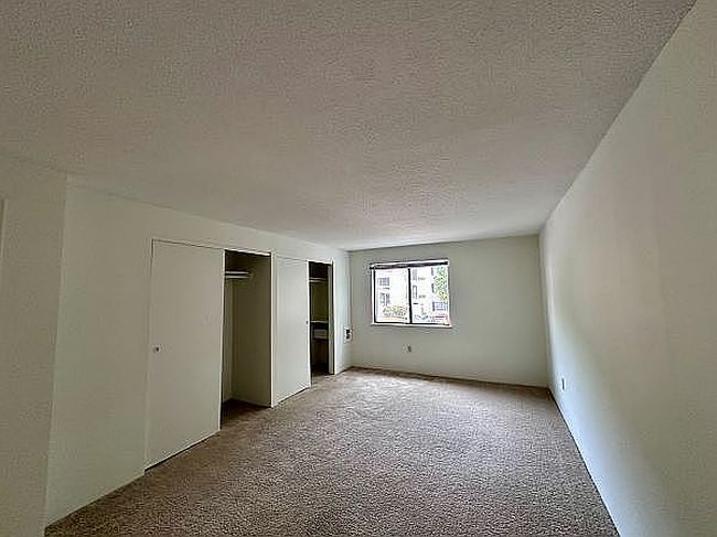 Photo of 6 Village Rock Ln Apt 17, Natick, MA