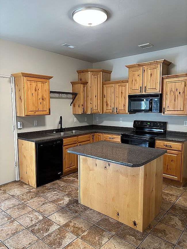 Photo of 4463 W Harvest Sun Ln, South Jordan, UT