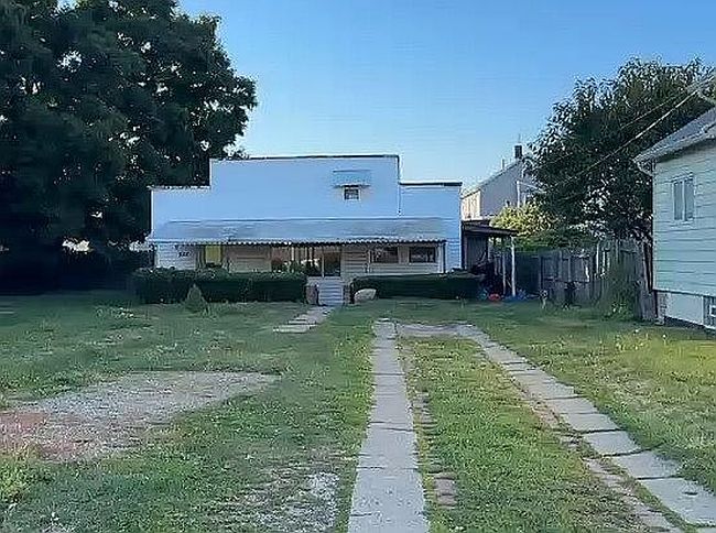 Photo of 924 W 23rd St