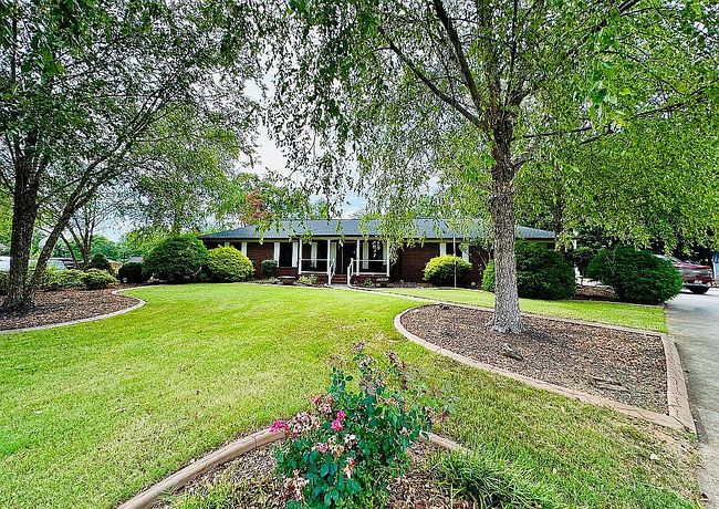 Photo of 2 Rosemont Dr, Taylors, SC