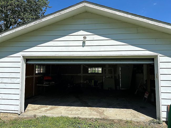 Photo of 220 Montague St, Van Buren Township, MI