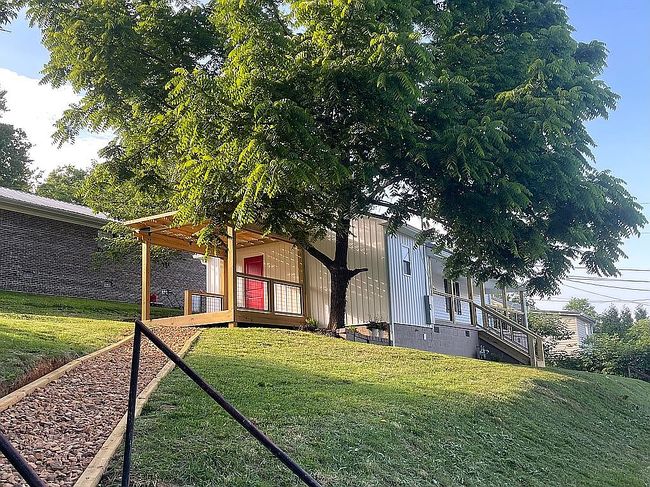 Photo of 400 Collins St, Loudon, TN