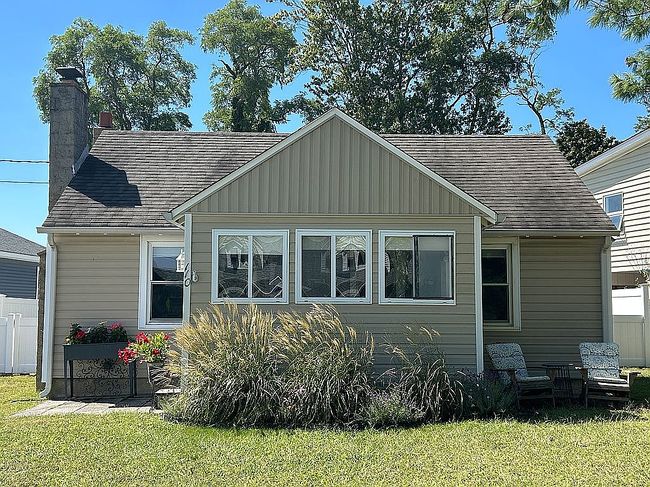 Photo of 110 Riverside Dr N