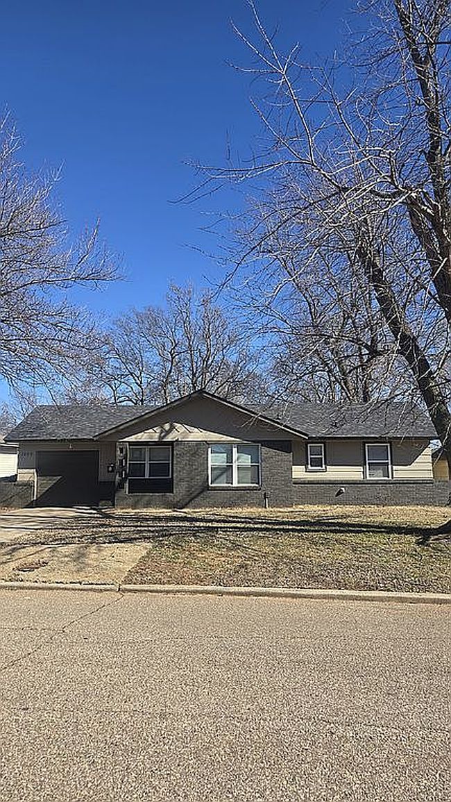 Image of 1409 Thompson Dr